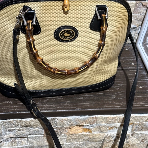 Gently used Dooney & Bourke Panama handbag. - Picture 8 of 9